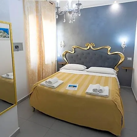 Residenza Luce Sul Mare 公寓式酒店 4*
